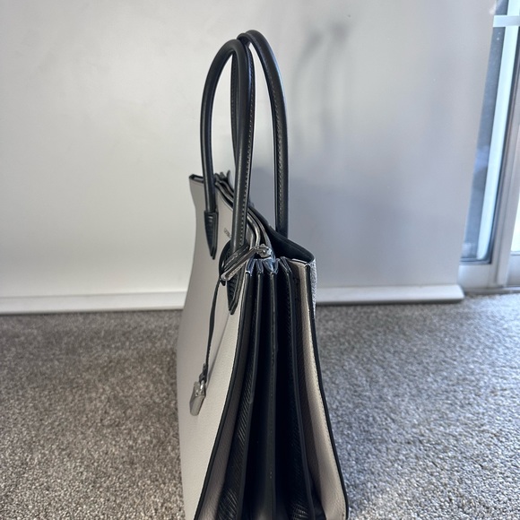 Michael Kors New handbag - Picture 7 of 11